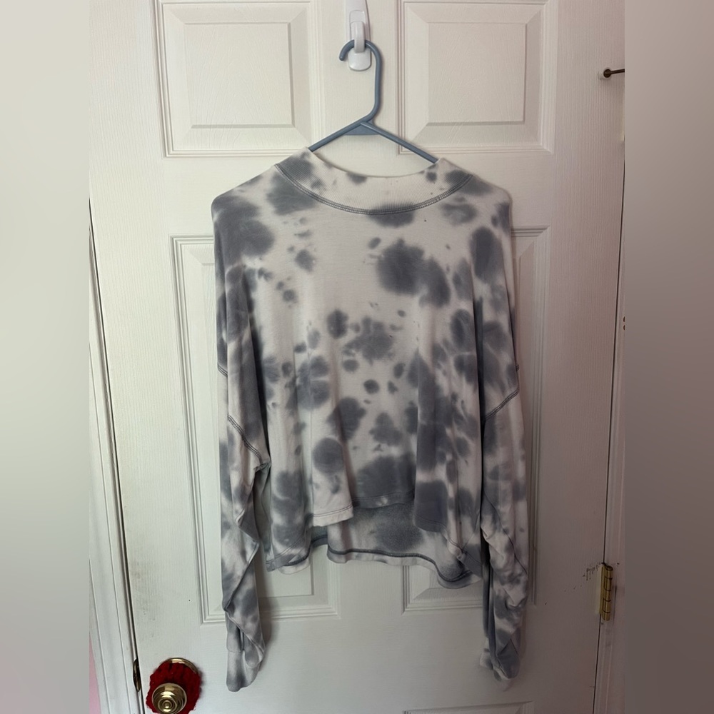 White and Light Blue tie dye Thin Crewneck